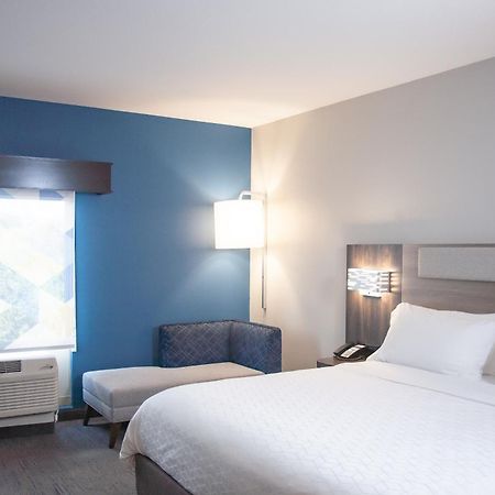 Holiday Inn Express & Suites Overland Park By Ihg Exterior photo