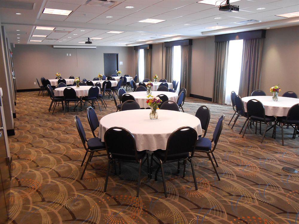 Holiday Inn Express & Suites Overland Park By Ihg Exterior photo