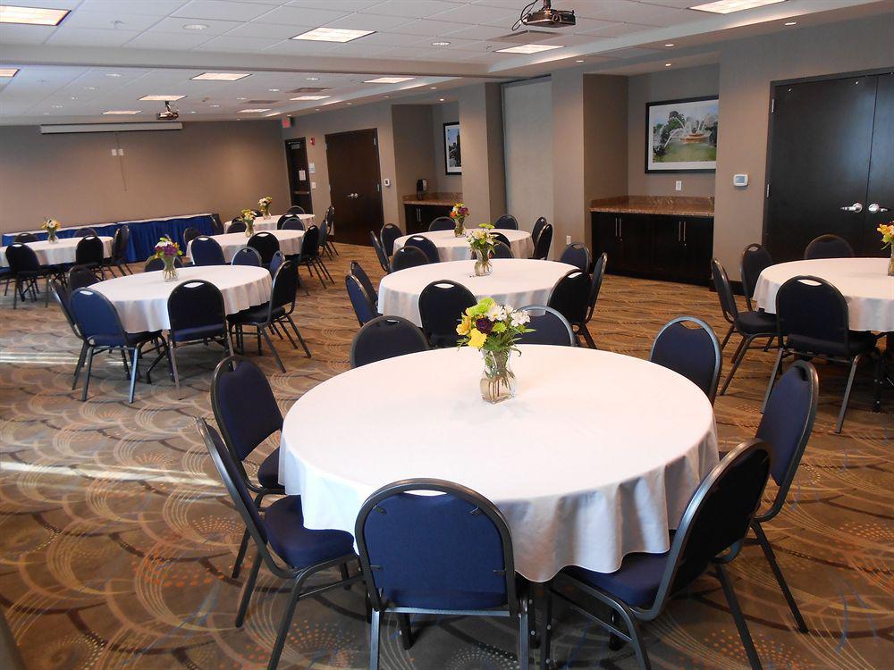 Holiday Inn Express & Suites Overland Park By Ihg Exterior photo