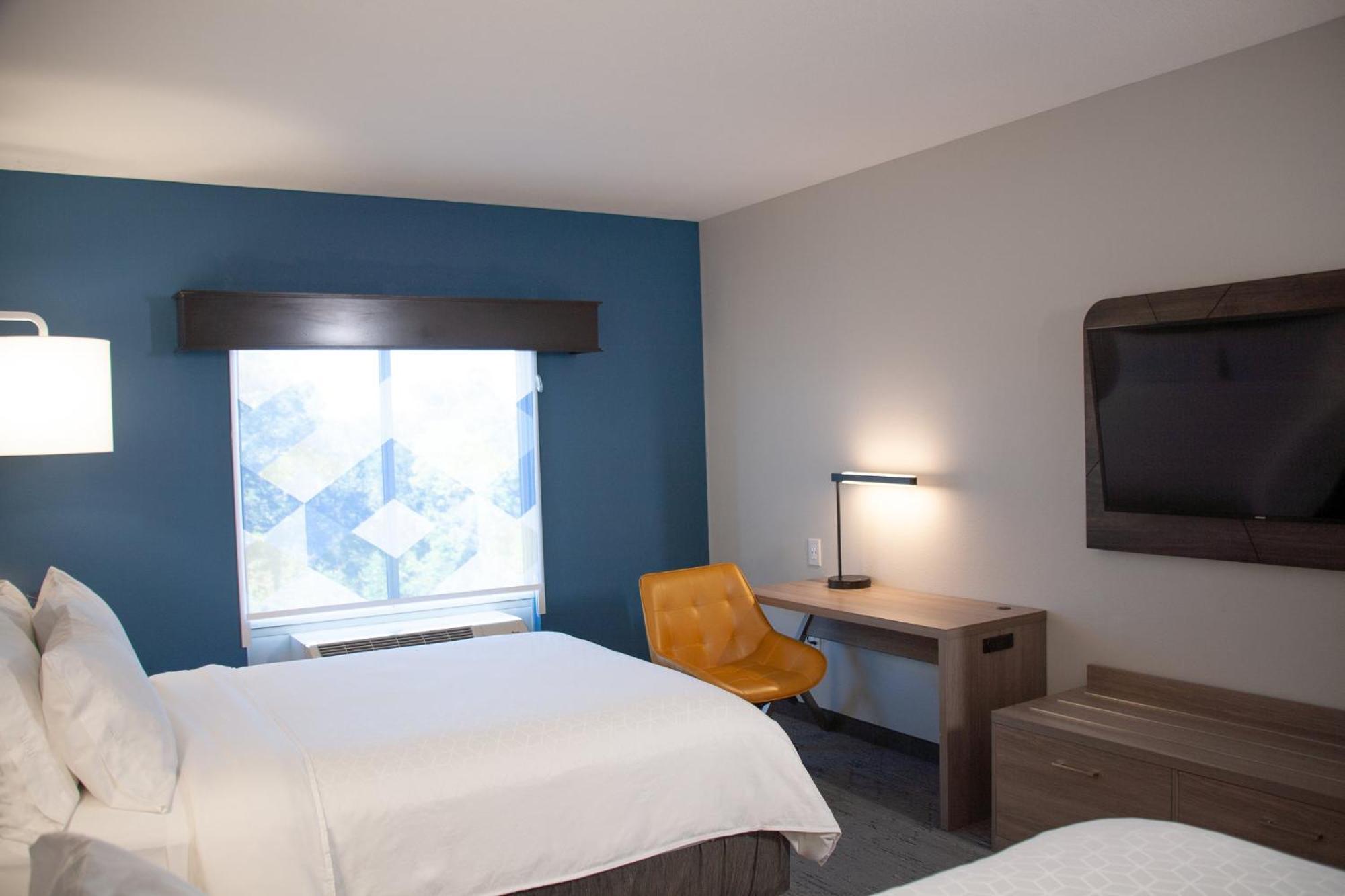 Holiday Inn Express & Suites Overland Park By Ihg Exterior photo