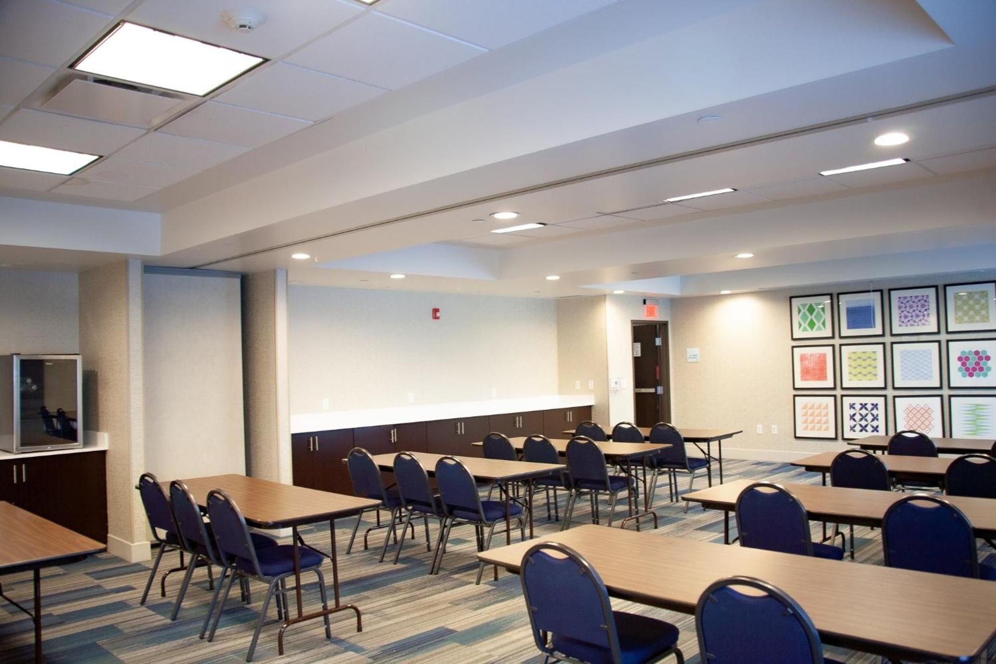 Holiday Inn Express & Suites Overland Park By Ihg Exterior photo