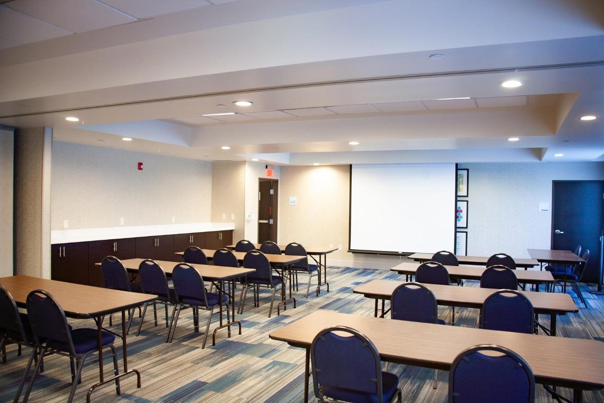Holiday Inn Express & Suites Overland Park By Ihg Exterior photo