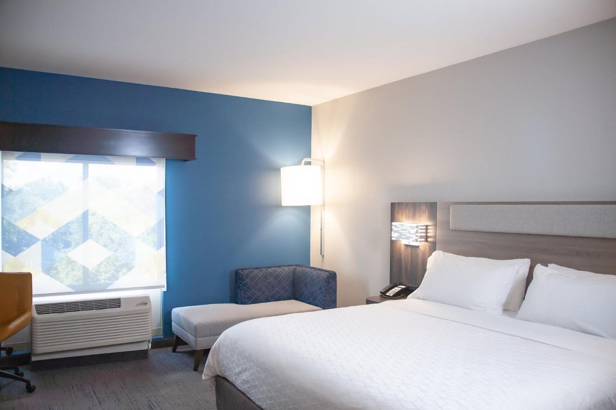 Holiday Inn Express & Suites Overland Park By Ihg Exterior photo