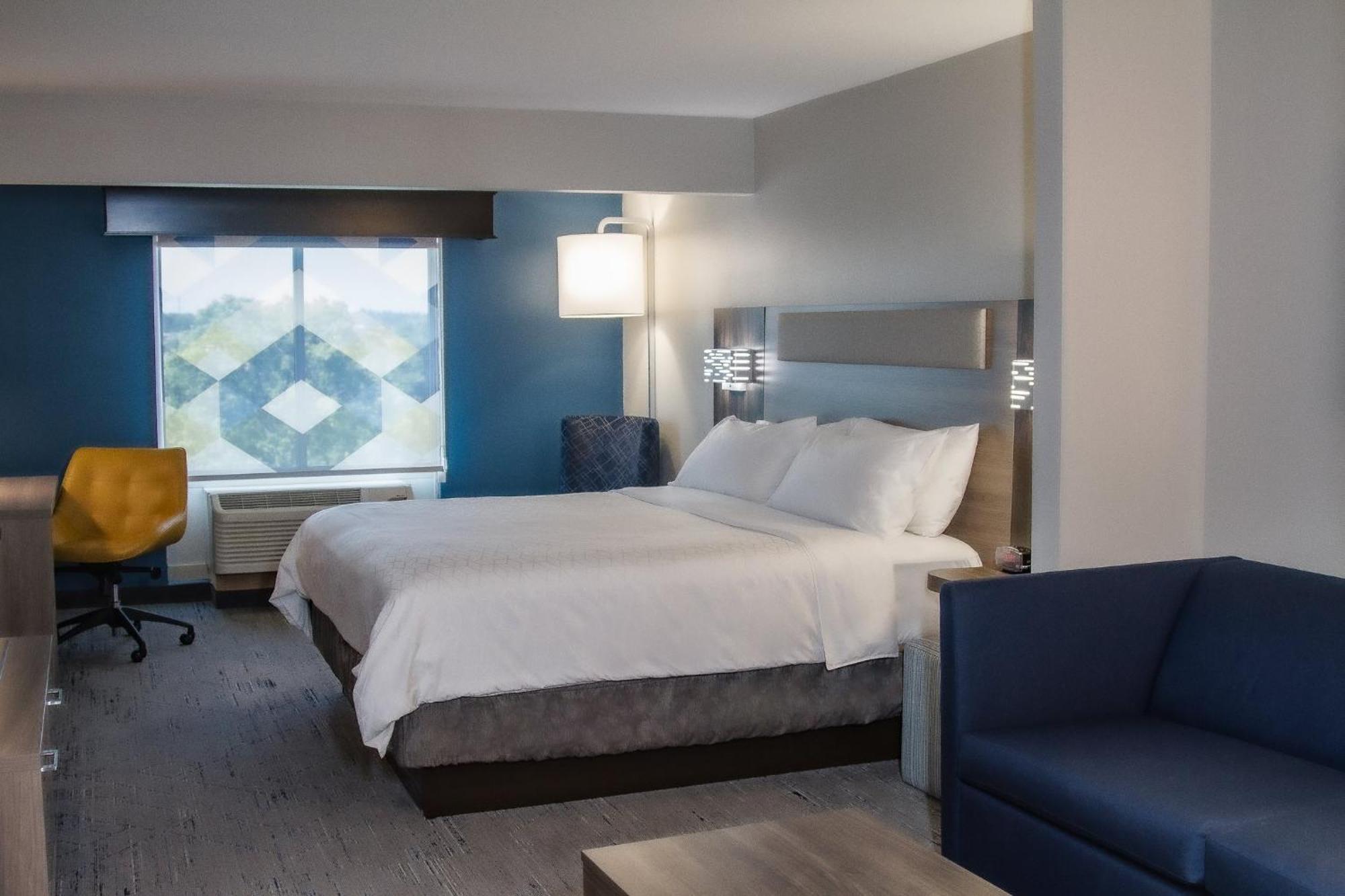 Holiday Inn Express & Suites Overland Park By Ihg Exterior photo