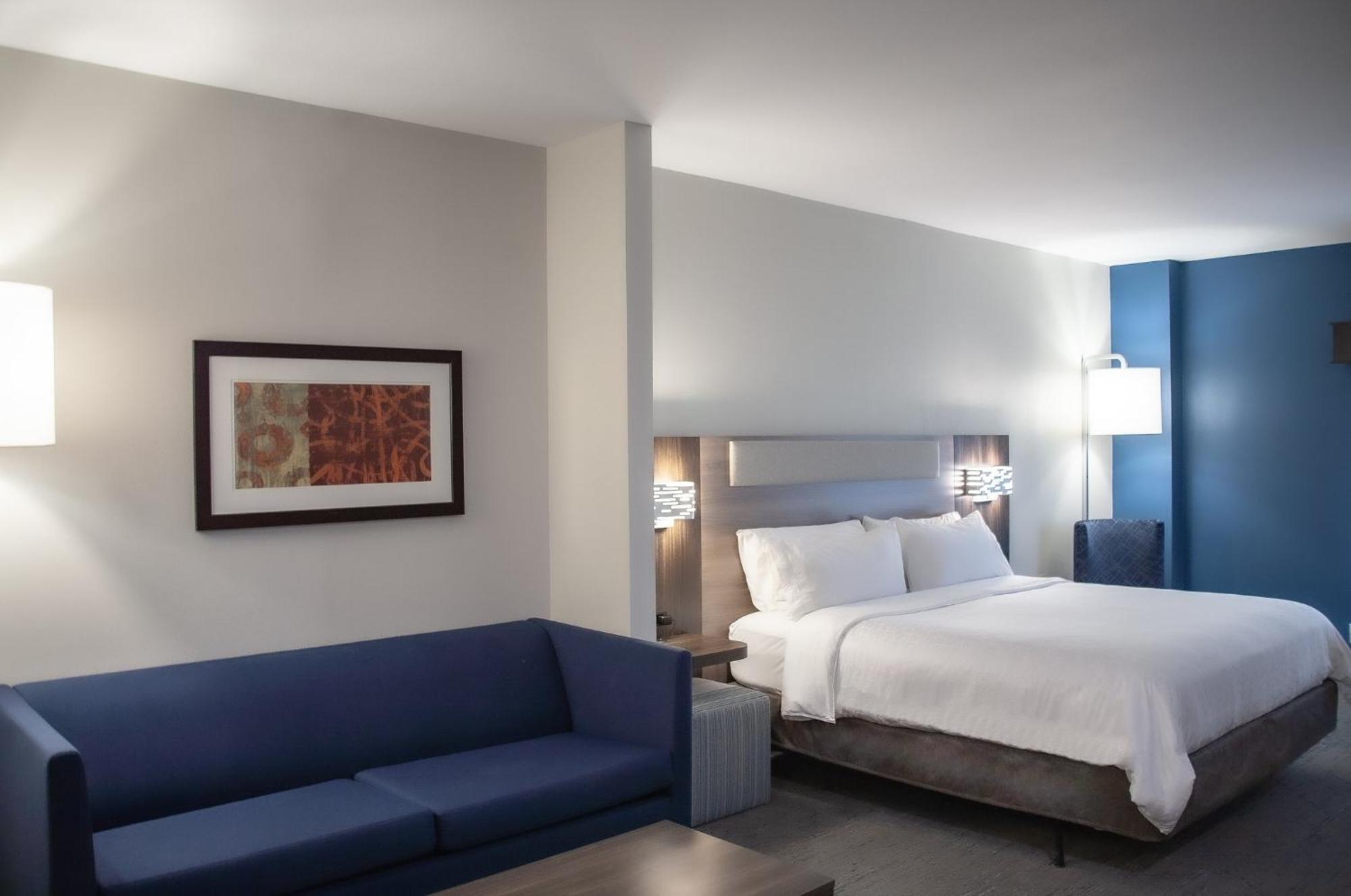 Holiday Inn Express & Suites Overland Park By Ihg Exterior photo
