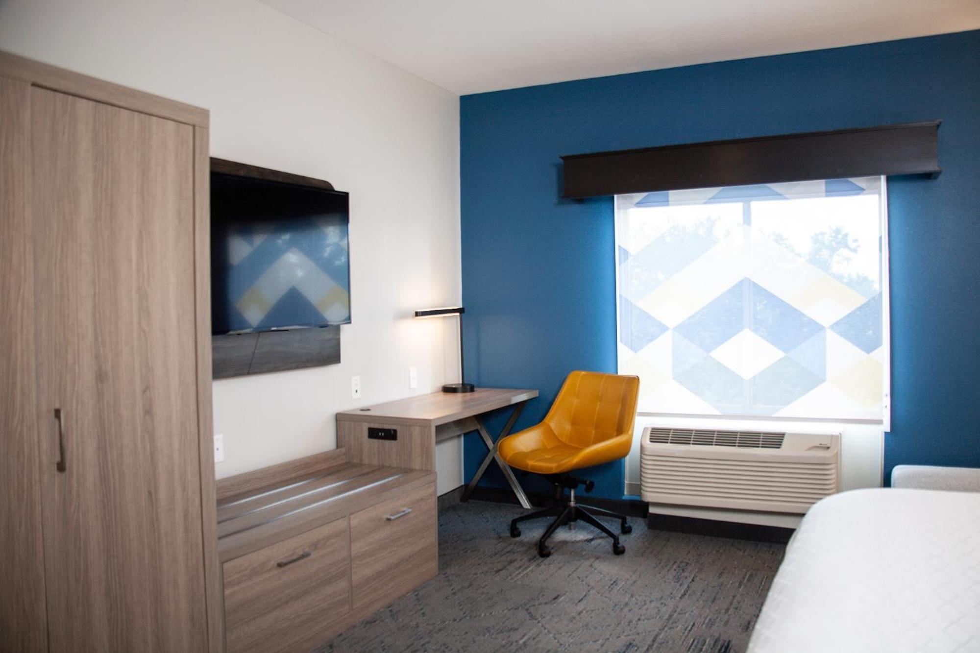 Holiday Inn Express & Suites Overland Park By Ihg Exterior photo