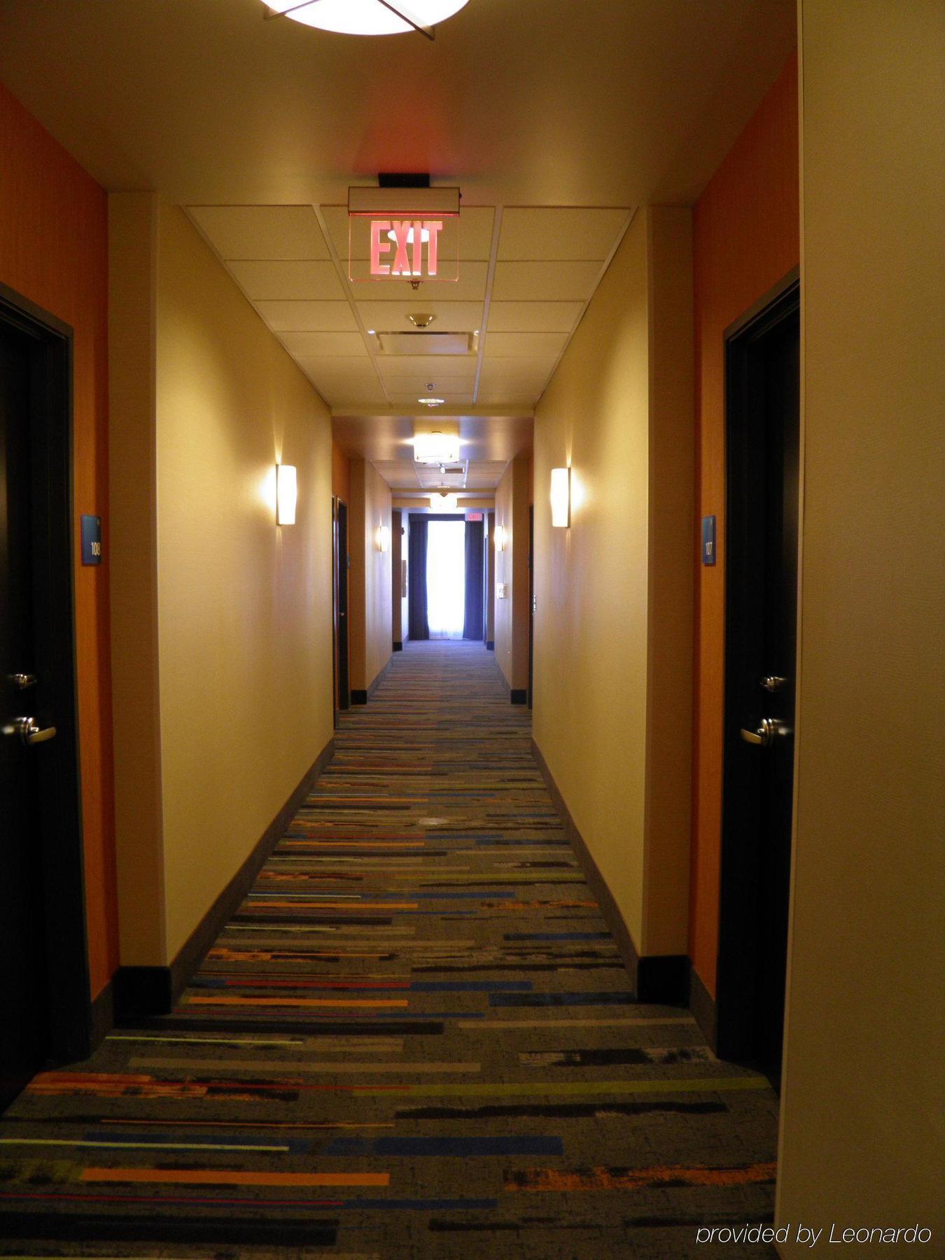 Holiday Inn Express & Suites Overland Park By Ihg Exterior photo