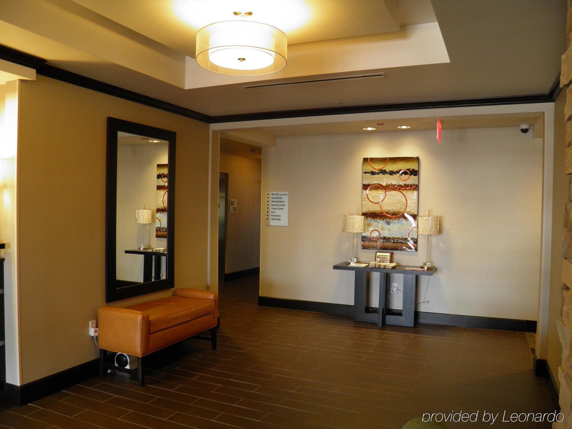 Holiday Inn Express & Suites Overland Park By Ihg Exterior photo
