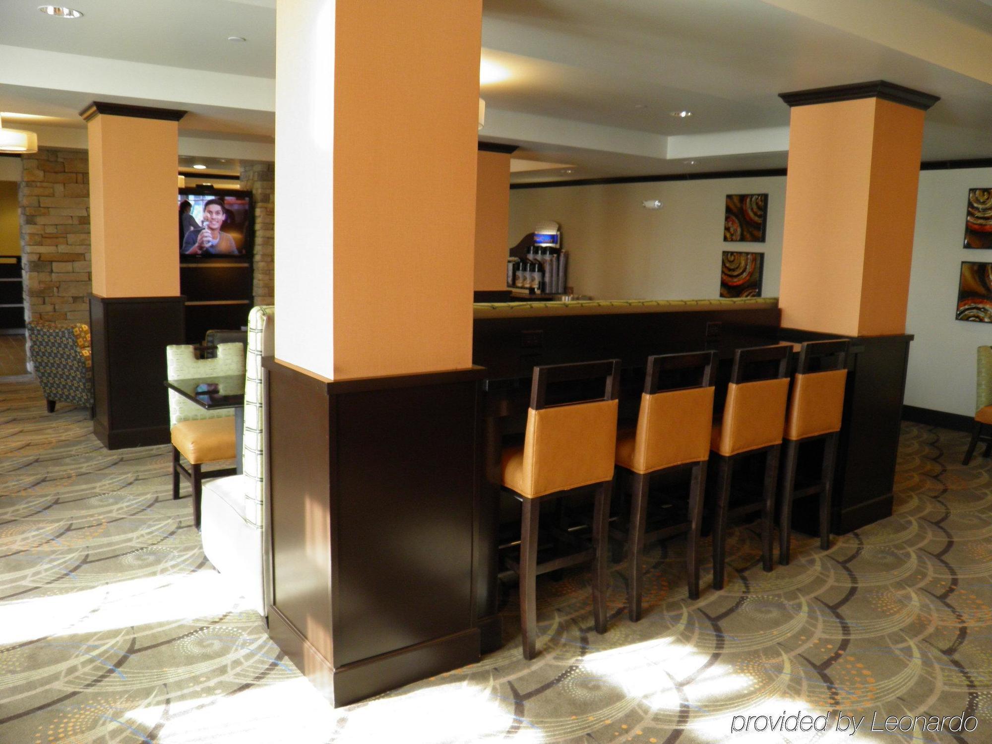 Holiday Inn Express & Suites Overland Park By Ihg Exterior photo