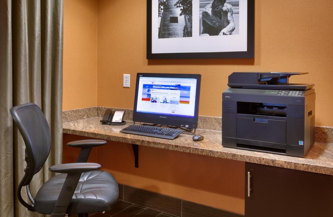 Holiday Inn Express & Suites Overland Park By Ihg Exterior photo