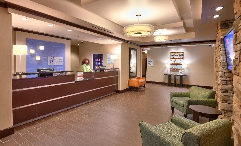 Holiday Inn Express & Suites Overland Park By Ihg Exterior photo